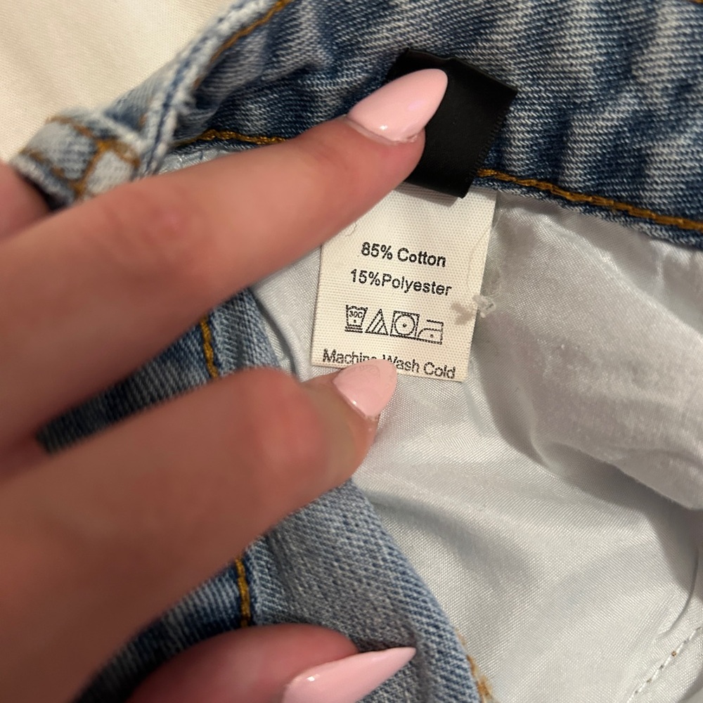 Medium length jeans shorts - Picture 4 of 4